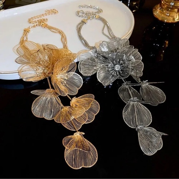 Zara Kate Middleton Famous Cascading Floral Necklace - Picture 3 of 16